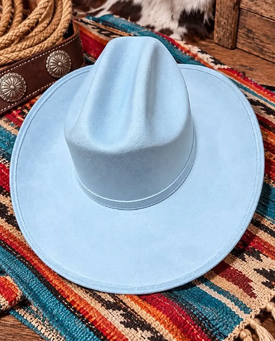 Sombrero azul cielo sobre sarape